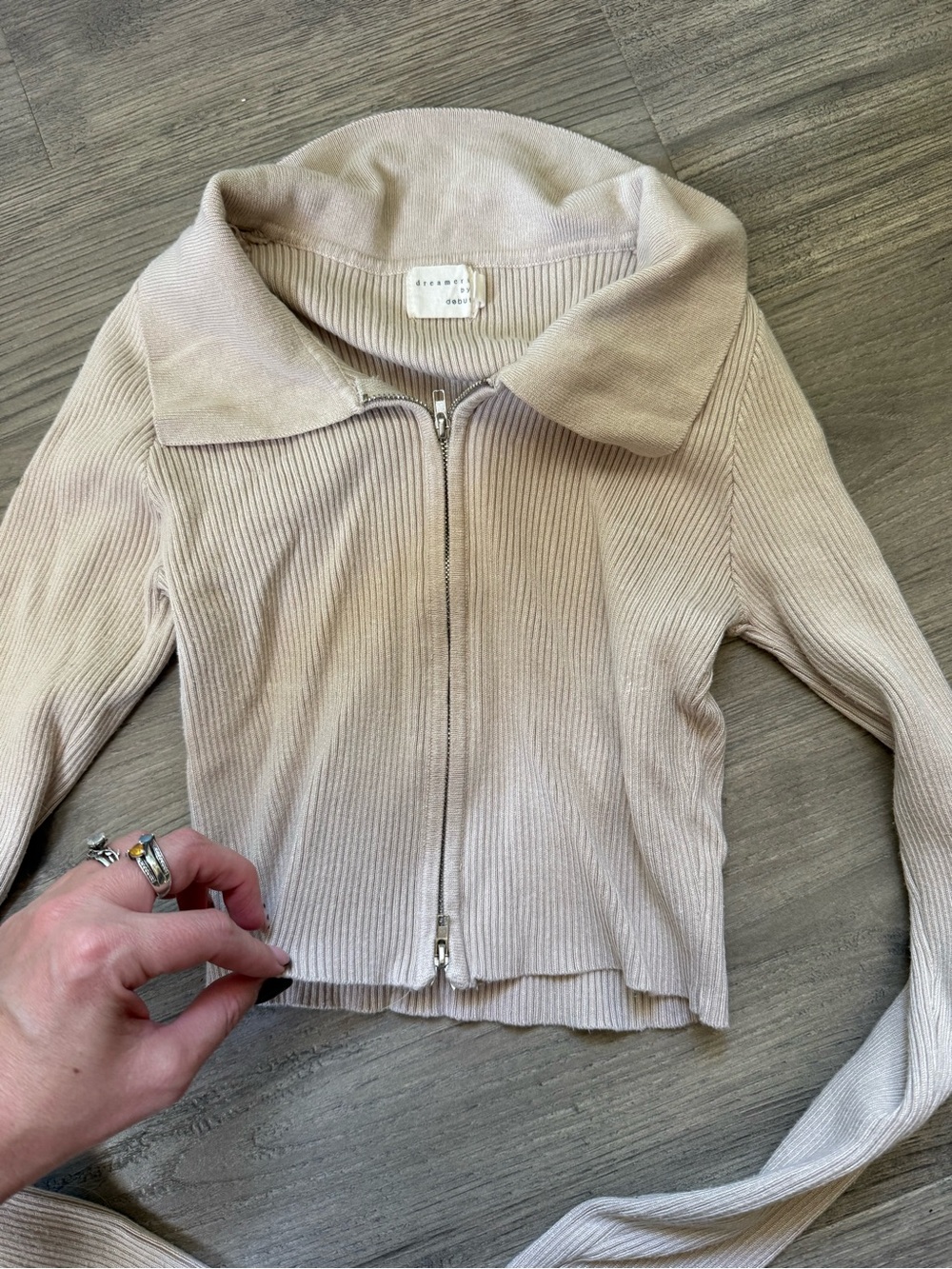 Cropped Ribbed Zip-Front Top in Light Beige - Picture 3 of 4